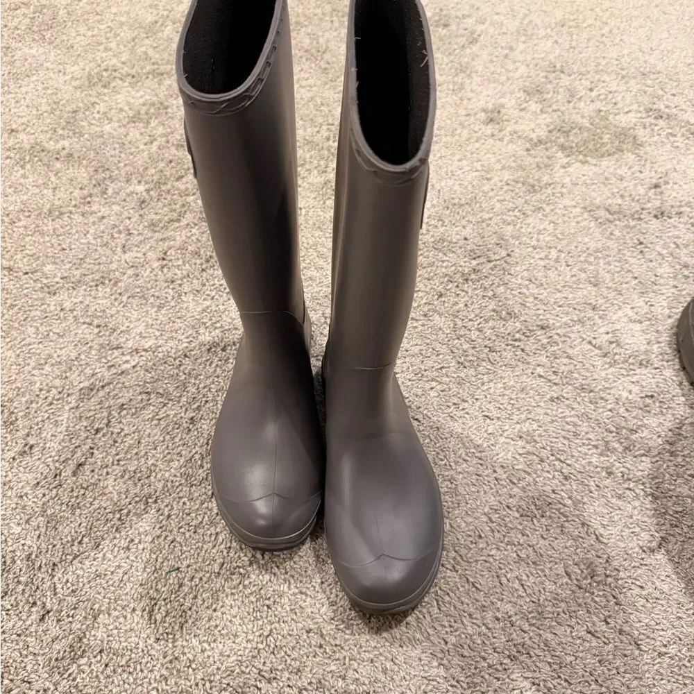 Kamik Gray Rubber Boots with Buckle